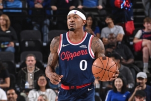 泰伦-卢:比尔上一场比赛造进攻犯规时背部受伤 所以他今天缺阵 泰伦-卢:比尔上一场比赛造进攻犯规时背部受伤 所以他今天缺阵