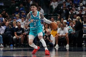 克尼佩尔:三球和大个子打挡拆很棒 今天他的表现堪称现象级 克尼佩尔:三球和大个子打挡拆很棒 今天他的表现堪称现象级