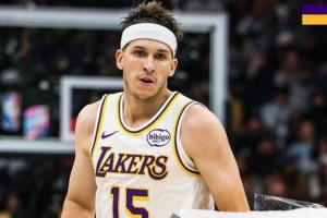 生涯之夜!湖人晒里夫斯本场数据海报:15号得了51分 生涯之夜!湖人晒里夫斯本场数据海报:15号得了51分