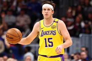 里夫斯:我90%的时间都和队友在一起 我们建立了持续一生的关系 里夫斯:我90%的时间都和队友在一起 我们建立了持续一生的关系