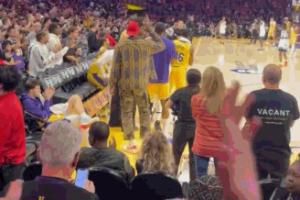 🤣49分得不到我的尊重!里夫斯“嫌弃”东契奇 今天亲自砍51分 🤣49分得不到我的尊重!里夫斯“嫌弃”东契奇 今天亲自砍51分