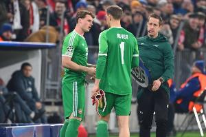 记者:拜仁主力今日在室内训练,17岁后腰兰贝首次参与合练 记者:拜仁主力今日在室内训练,17岁后腰兰贝首次参与合练