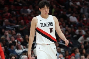 媒体人:开拓者目前这套玩法 杨瀚森再过几场就得去发展联盟练级 媒体人:开拓者目前这套玩法 杨瀚森再过几场就得去发展联盟练级