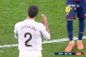 卡瓦哈尔先冲亚马尔做手势,亚马尔伸手与他握手,握手拥抱后开吵 卡瓦哈尔先冲亚马尔做手势,亚马尔伸手与他握手,握手拥抱后开吵