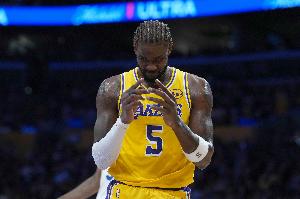 艾顿:无论场上是哪几名球员 我们这支队伍都会拼尽全力去打球 艾顿:无论场上是哪几名球员 我们这支队伍都会拼尽全力去打球