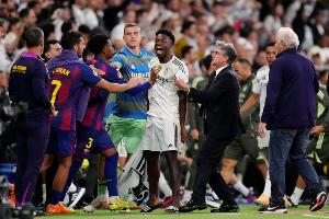 记者:皇马俱乐部不会介入,是否处罚维尼修斯将由阿隆索独自决定 记者:皇马俱乐部不会介入,是否处罚维尼修斯将由阿隆索独自决定