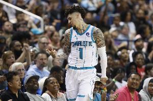 很猛!三球前三战场均28.3分8板9.7助 三项命中率为48%/42%/80% 很猛!三球前三战场均28.3分8板9.7助 三项命中率为48%/42%/80%