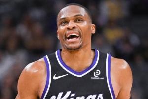 抢板积极!威少三分6中4砍18分6板6助 两次两罚不中大失水准 抢板积极!威少三分6中4砍18分6板6助 两次两罚不中大失水准