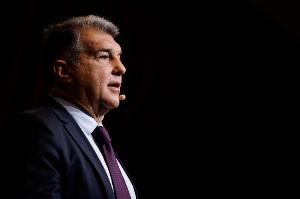 世体:拉波尔塔周一中午现身巴萨基地,待了20分钟后离开 世体:拉波尔塔周一中午现身巴萨基地,待了20分钟后离开