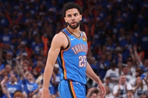 太好用了!阿杰伊-米切尔替补出战27分钟 14投7中砍下17+7 太好用了!阿杰伊-米切尔替补出战27分钟 14投7中砍下17+7