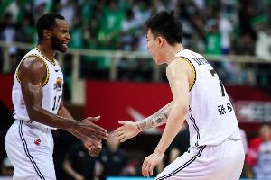 我也来啦!弗格加盟上海 新赛季和老队友张镇麟继续并肩作战 我也来啦!弗格加盟上海 新赛季和老队友张镇麟继续并肩作战