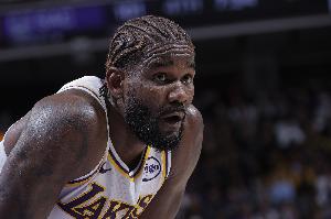 投篮有谱!艾顿首节10分钟5中3贡献6分4板 正负值+2 投篮有谱!艾顿首节10分钟5中3贡献6分4板 正负值+2