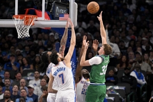 前三场1个帽!切特:感觉自己不是盖帽手了 很高兴今天盖了几个 前三场1个帽!切特:感觉自己不是盖帽手了 很高兴今天盖了几个