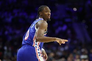 乌布雷:马克西今年打球带着不服输的劲头 这是他最具斗志的表现 乌布雷:马克西今年打球带着不服输的劲头 这是他最具斗志的表现