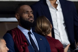 帕金斯:詹姆斯的日程安排得像总统一样 5点起床训练一直忙到晚上 帕金斯:詹姆斯的日程安排得像总统一样 5点起床训练一直忙到晚上