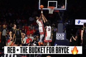 布莱斯摘下前场篮板补篮 詹姆斯转发赛场照:耶 6号! 布莱斯摘下前场篮板补篮 詹姆斯转发赛场照:耶 6号!