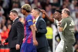 马卡:亚马尔已成皇马队内头号公敌,皇马球员没有原谅他的言行 马卡:亚马尔已成皇马队内头号公敌,皇马球员没有原谅他的言行