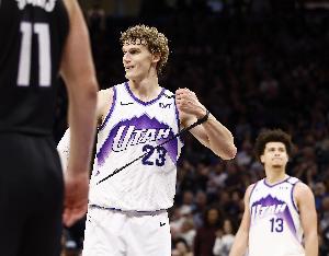 马尔卡宁赛季前三场场均34.7分8篮板 真实命中率67% 正负值+49 马尔卡宁赛季前三场场均34.7分8篮板 真实命中率67% 正负值+49