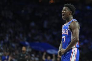 继续闪耀!探花郎埃奇库姆半场已轰18分 生涯前2.5场比赛合砍67分 继续闪耀!探花郎埃奇库姆半场已轰18分 生涯前2.5场比赛合砍67分