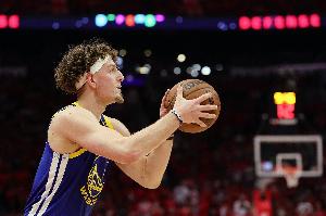 终于,终于!波杰姆斯基投射很高效 14中8&三分7中5砍23分6助 终于,终于!波杰姆斯基投射很高效 14中8&三分7中5砍23分6助