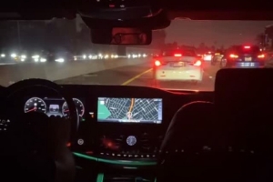 赶场看比赛！詹姆斯晒自己开车出门动态 路况拥堵