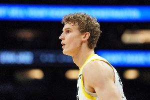 冲击力十足!马尔卡宁半场12中5砍最高20分外加6板 罚球8中8 冲击力十足!马尔卡宁半场12中5砍最高20分外加6板 罚球8中8