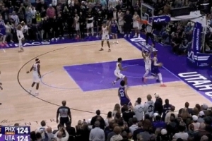 真加时了!马尔卡宁底角接球 高难度翻身中投不中 ! 真加时了!马尔卡宁底角接球 高难度翻身中投不中 !