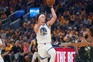 科尔:波杰太急躁了总想做到最好 他放松下来正常打就能调整过来 科尔:波杰太急躁了总想做到最好 他放松下来正常打就能调整过来