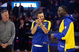 库里谈怪阵容:这是非常典型的科尔式思路 大家都习惯了这种方式 库里谈怪阵容:这是非常典型的科尔式思路 大家都习惯了这种方式