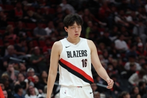 刘维伟:杨瀚森在有限时间有表现但差距也很明显 要先在队内学习 刘维伟:杨瀚森在有限时间有表现但差距也很明显 要先在队内学习