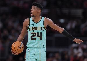 官方:布兰登-米勒遭左肩半脱位 明日缺战热火并将接受重新评估 官方:布兰登-米勒遭左肩半脱位 明日缺战热火并将接受重新评估