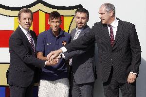 世体:巴托梅乌否认创建虚假账号攻击他人,但警方搜到账号证据 世体:巴托梅乌否认创建虚假账号攻击他人,但警方搜到账号证据