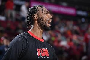 解说:若伊森有这种级别的投射表现 等DFS回来 火箭进攻会好很多 解说:若伊森有这种级别的投射表现 等DFS回来 火箭进攻会好很多