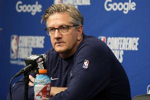 芬奇:兰德尔总能创造好的投篮机会 里德干的是脏活累活 芬奇:兰德尔总能创造好的投篮机会 里德干的是脏活累活