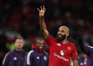 莱茵克尔:显然姆伯莫可以适应为曼联效力的压力,这没影响到他 莱茵克尔:显然姆伯莫可以适应为曼联效力的压力,这没影响到他