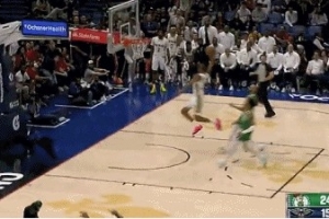 生猛!墨菲抢断反击一条龙 滑翔暴扣打停绿军 生猛!墨菲抢断反击一条龙 滑翔暴扣打停绿军