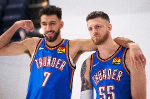 哈滕:霍姆格伦是联盟最好的大个子球员之一 我们在场上信任彼此 哈滕:霍姆格伦是联盟最好的大个子球员之一 我们在场上信任彼此