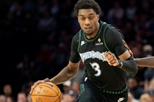 攻防真稳定!麦克丹尼尔斯半场9中6贡献15分2板3帽 攻防真稳定!麦克丹尼尔斯半场9中6贡献15分2板3帽