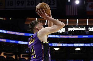 效率低!克内克特13投5中拿到16分 三分8中2 效率低!克内克特13投5中拿到16分 三分8中2