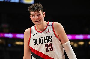 克林根:艾顿是我的大哥 上赛季帮了我很多 我对他充满感激 克林根:艾顿是我的大哥 上赛季帮了我很多 我对他充满感激