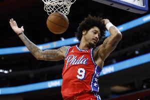 纳斯:本场是乌布雷作为76人的代表作之一 他从一开始就表现出色 纳斯:本场是乌布雷作为76人的代表作之一 他从一开始就表现出色