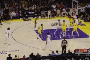 杨瀚森篮下强攻造成艾顿犯规 两罚一中！