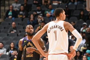 杰弗森:若文班&詹姆斯同届 文班会是状元 大个子总是优先被选中 杰弗森:若文班&詹姆斯同届 文班会是状元 大个子总是优先被选中