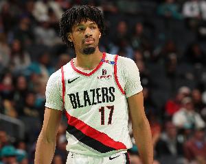 依旧瞎扔!夏普16中6&三分球6中0低效拿到16分7板2助4断 5失误 依旧瞎扔!夏普16中6&三分球6中0低效拿到16分7板2助4断 5失误