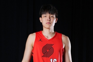 解说:里夫斯的大合同可真没得跑了 杨瀚森还需要加快适应NBA 解说:里夫斯的大合同可真没得跑了 杨瀚森还需要加快适应NBA