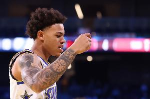 能攻善传!基昂特-乔治18中8砍26分5板10助 末节和加时14分 能攻善传!基昂特-乔治18中8砍26分5板10助 末节和加时14分