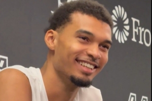 4胜0负平队史纪录!文班亚马:我很惊讶&真的 让我们破纪录吧 4胜0负平队史纪录!文班亚马:我很惊讶&真的 让我们破纪录吧