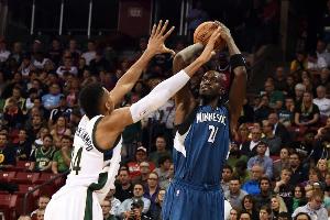 加内特和字母哥单挑谁更强?小波特:加内特 他投篮和防守更好 加内特和字母哥单挑谁更强?小波特:加内特 他投篮和防守更好