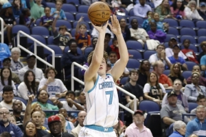 30投16中!克尼佩尔三分命中率53.3% 在出手30+球员里高居第一 30投16中!克尼佩尔三分命中率53.3% 在出手30+球员里高居第一