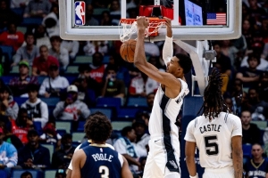 杜林:文班作为中锋打法像分卫 同时他护筐像马努特-波尔 杜林:文班作为中锋打法像分卫 同时他护筐像马努特-波尔